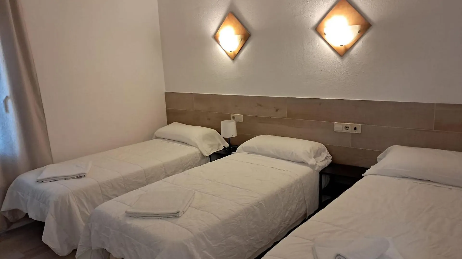 Guest house Hostal Casa Torrent Canet De Mar